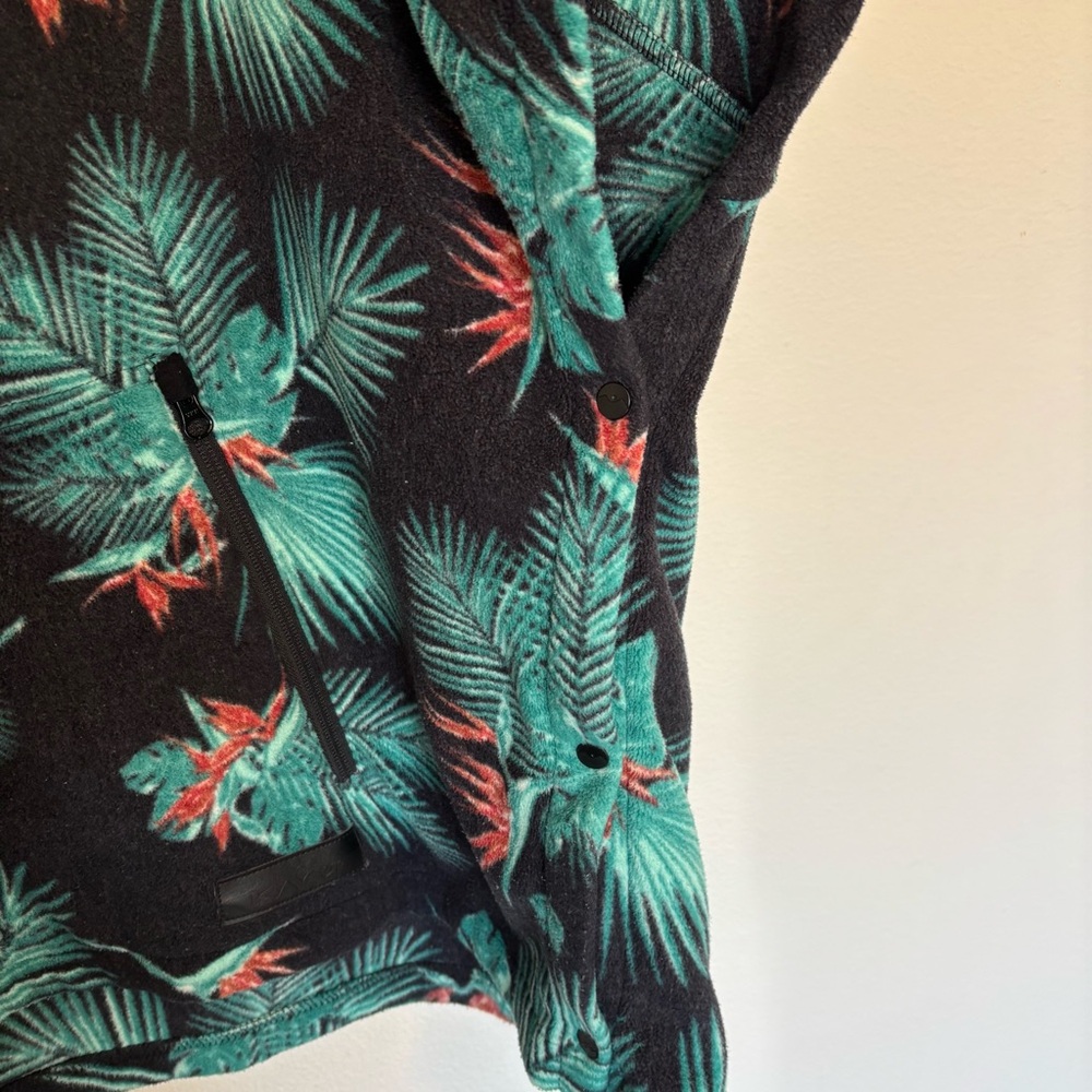 Kavu Hooded Fleece Poncho - Picture 6 of 6